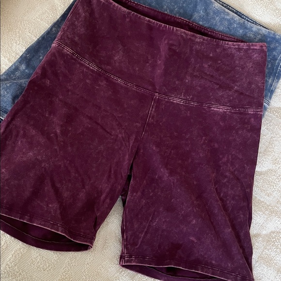 VS Pink | Yoga Bike Shorts - Picture 3 of 4